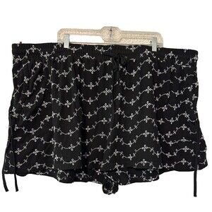 ASOS DESIGN broderie flippy short in black and white embroidery. Cute, SZ‎ 26 US